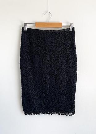 Чорна ажурна спідниця-олівець