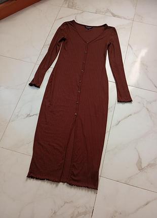 Платье длинное.