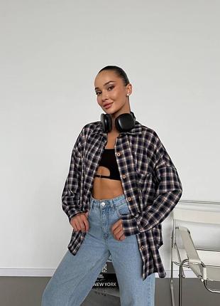 Стильна жіноча сорочка в клітинку оверсайз на ґудзиках подовжена