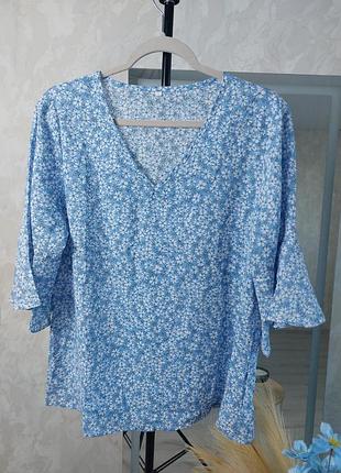 Ніжна блакитна  блуза у квітковий принт