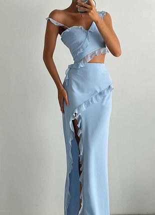 Распродажа платье prettylittlething с оборками и разрезом