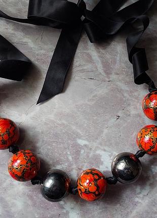 Деревянные бусы-хохлома,ручная роспись на ленте