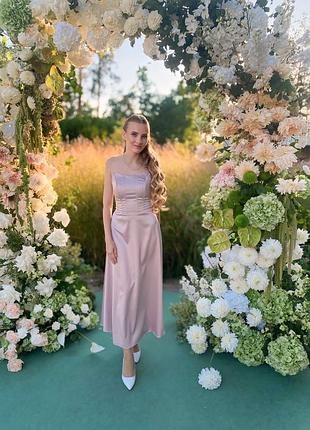 Корсетна сукня