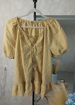 Гарна блуза на зав'язках у клітинку