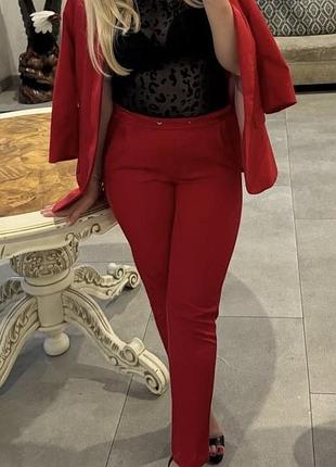 Продам червоний костюм