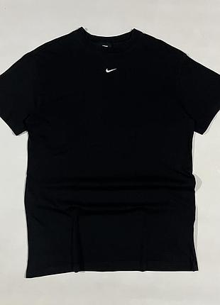 Класична чорна футболка найк nike center logo розмір l оригінал