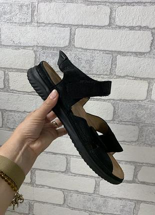 Босоніжки на широку ніжку