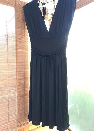 Черное платье 10 с м коктельное открытые вырезы, в складку, zoul