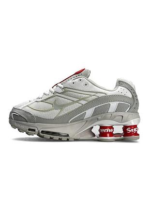 Женские кроссовки nike x supreme shox ride 2 sp grey white red | найм суприм шок райд серые с белым и красным
