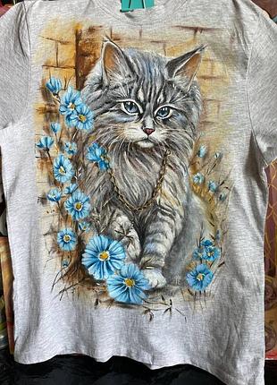 Женская футболка с цепочкой ручной росписью красками по ткани.