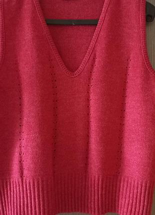 Тепла красива безрукавка