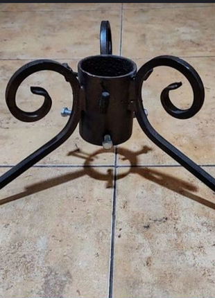 Тринога подставка под елку кованая