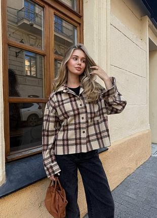 Укороченная женская oversize рубашка из байки