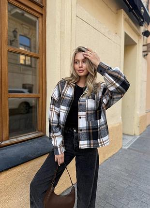 Укороченная женская oversize рубашка из байки