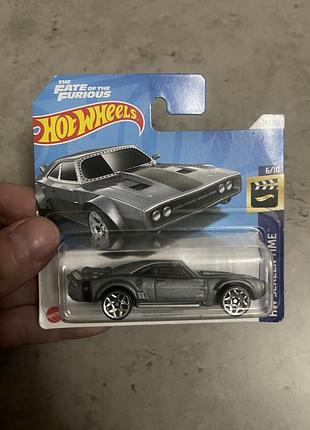 Hot wheels машинка продам