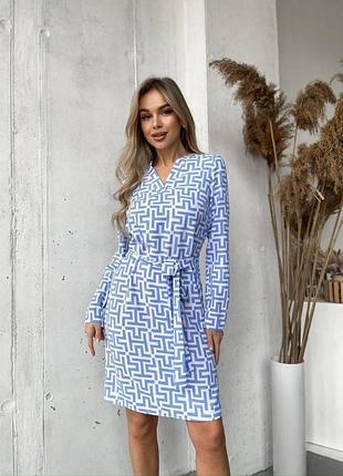 Сукня вільного крою з поясом