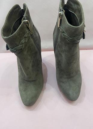 Чоботи жіночі