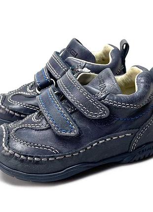 Демисезонные детские ботинки primigi размер 20. кожаные ботинки мальчишки на липучках