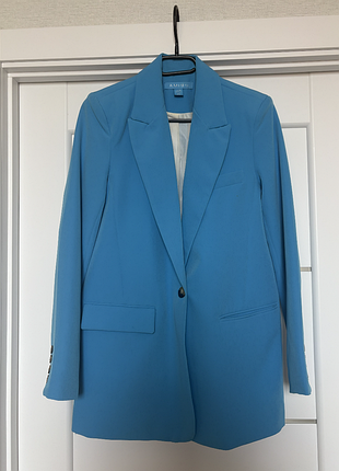 Голубой однобортный жакет прямого кроя