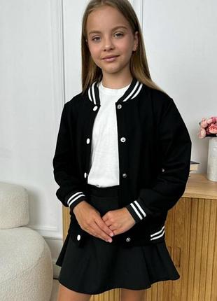 Стильный бомбер 146см для девочки
кофта как новая