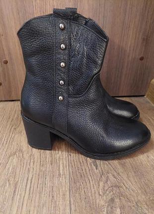 Зимові чоботи на каблучку