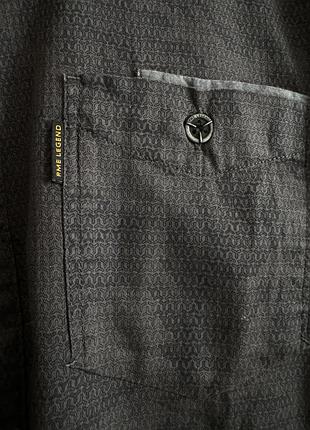 Чоловіча сорочка з довгим рукавом  з візерунком.