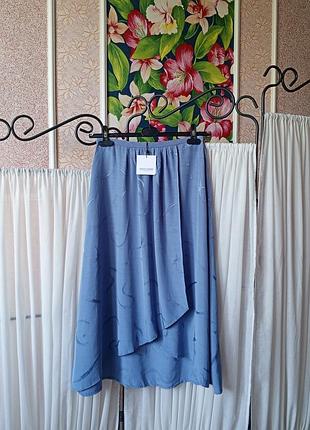 Красива якісна натруальна блакитна юбка міді в принт great plains london.