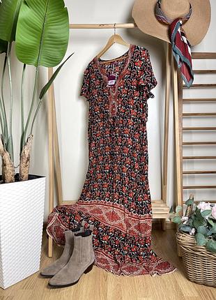 Фантастична сукня в стилі бохо