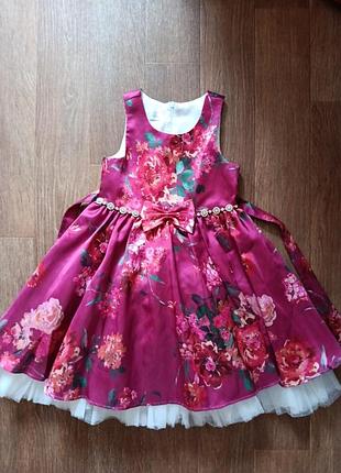 Пишна святкова сукня