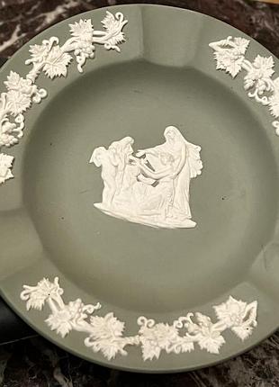 Коллекционная тарелка wedgwood jasperware (зеленая серия)