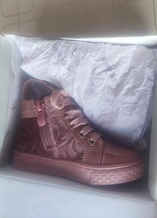 Новые ботинки осенние можно зима прогадали с размером размер 21 размер потолков 13,5