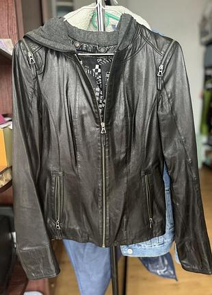 Сучасна шкіряна куртка