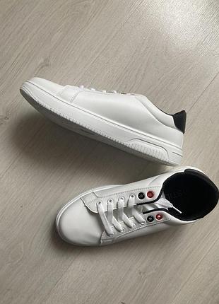Білі кросівки still, 41 розмір ,нові