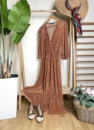 Красива карамельна сукня в горох