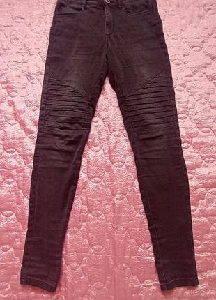 Джинси скінні