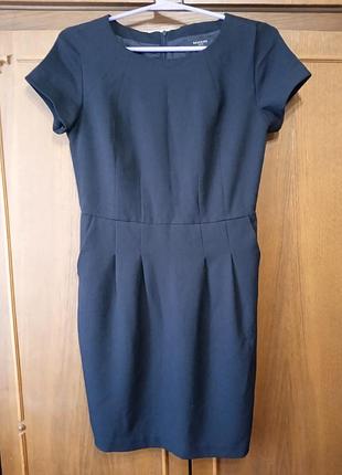 Маленьке чорне плаття