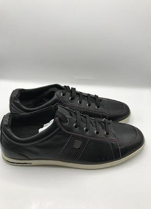 Кросівки 42 розмір є незначні дефекти які не впливають на носку