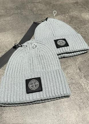 Топова шапка stone island