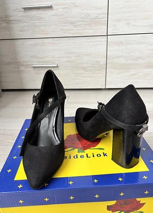 Жіночі туфлі в чорному кольорі