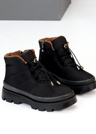 Чорні зимові дутики на високій підошві