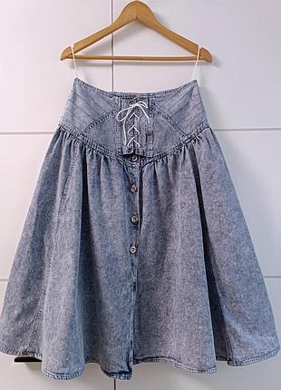 Джинсова спідниця міді з ґудзиками
 та шнурівкою - м