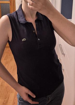 Женское поло lacoste без рукавов