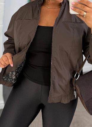 Повсякденна жіноча вітровка бомбер з плащівки на блискавці низ на резинці