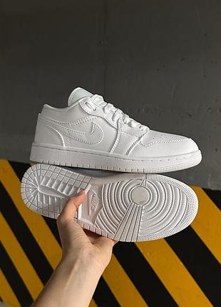 Кросівки nike air jordan retro 1 low full white