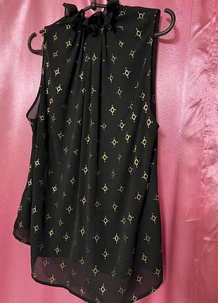 Чорна блуза без рукавів