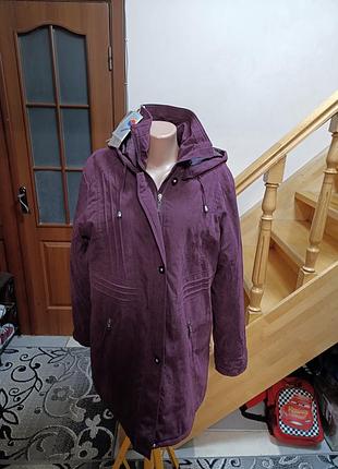 Куртка нова з капюшоном