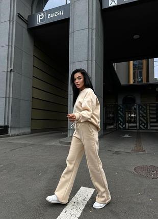 Жіночий костюм