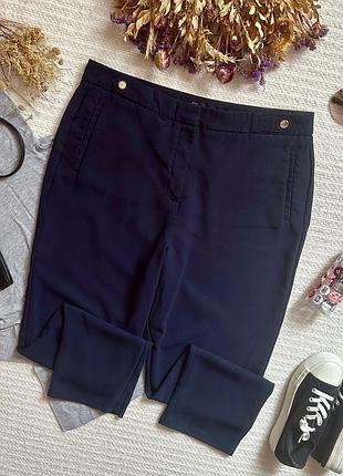 Базовые классические зауженные брюки с завышенной талией темно-синего цвета