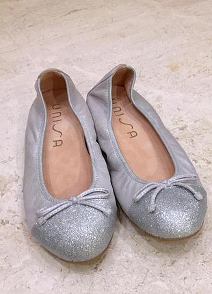 Нові.шкіряні балетки unisa round toe ballerina leather silver оригінал.зі свіжих колекцій size 39