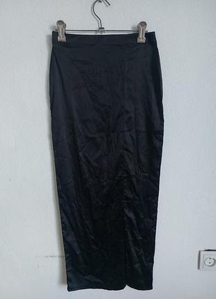 Атласная юбка миди с разрезом